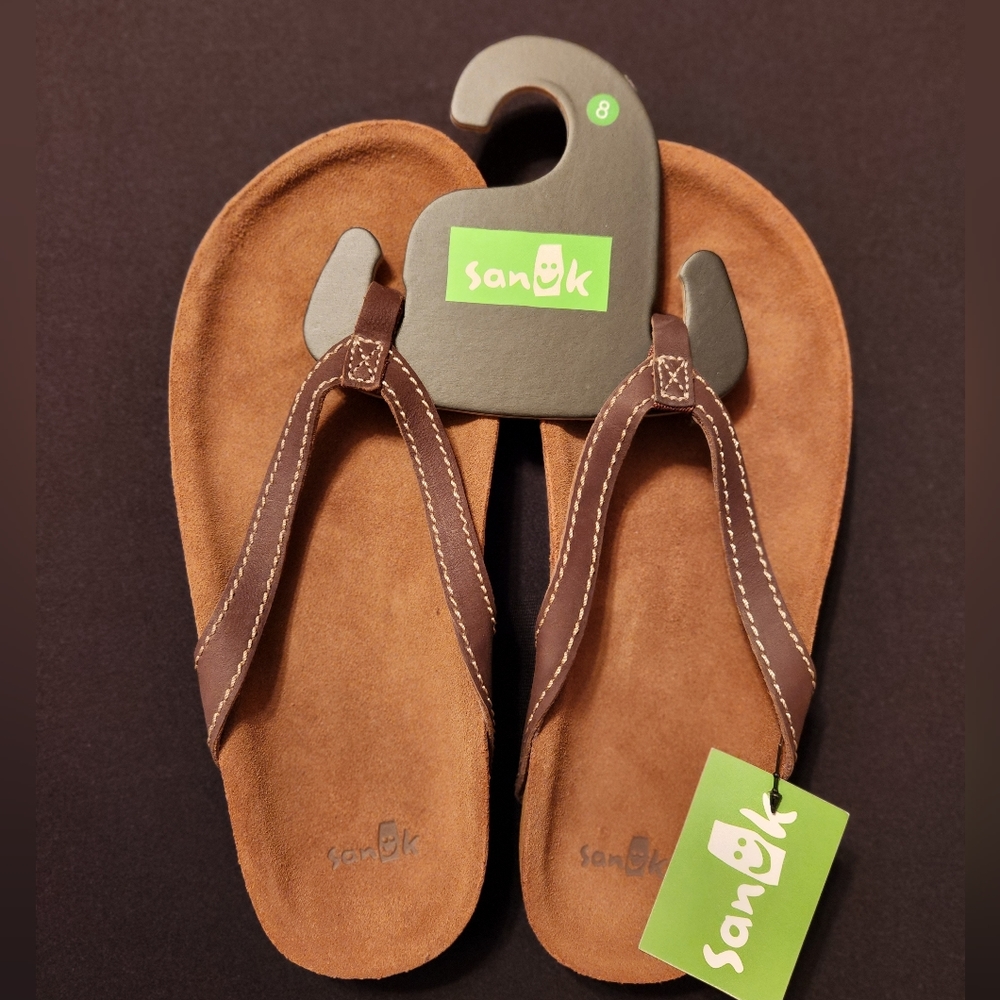 Sanuk womens shoes size 8, tan
